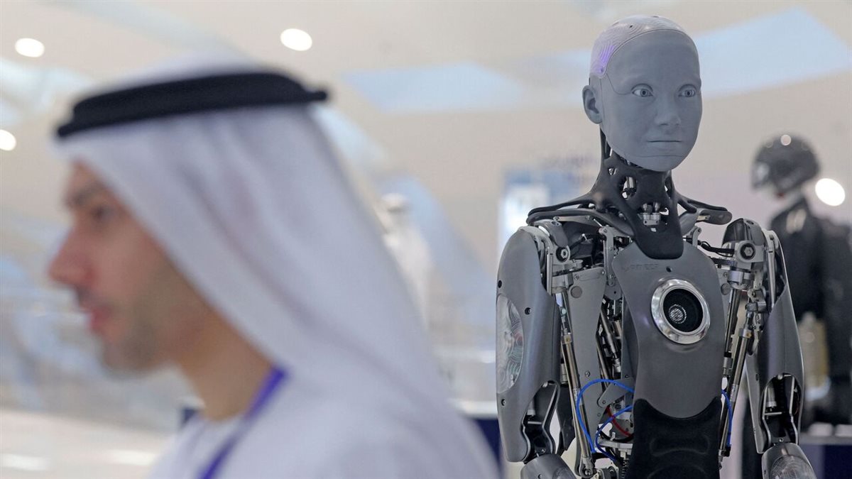 هل ستحل الروبوتات محل البشر بالوظائف؟