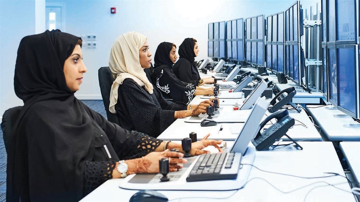 <strong>دور المرأة الإماراتية في قطاع التكنولوجيا</strong>