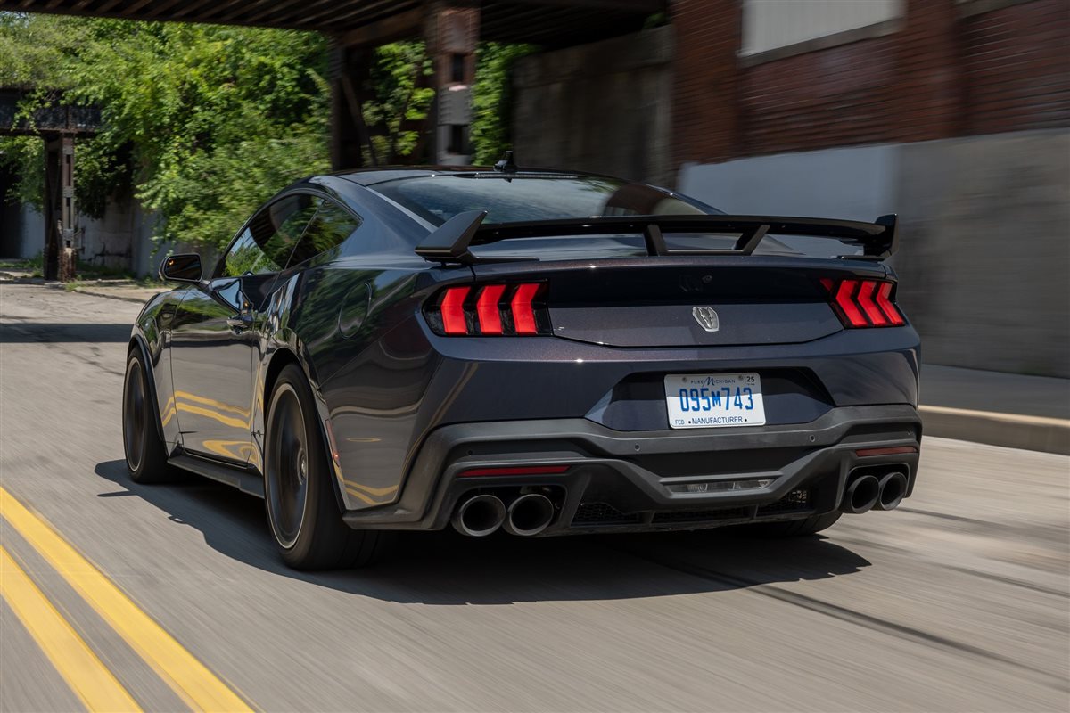 Ford Mustang Dark Horse